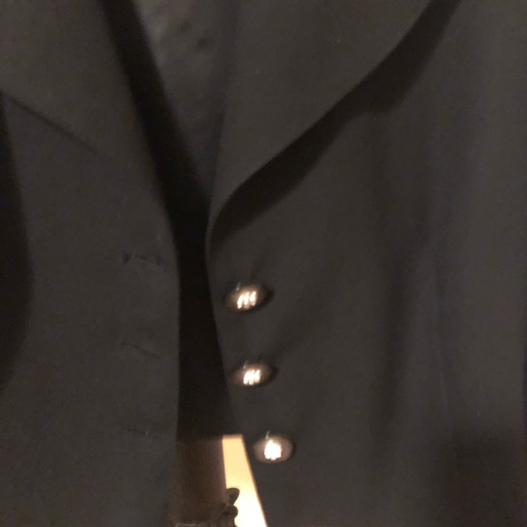 Short black jacket - Picture 3 of 3